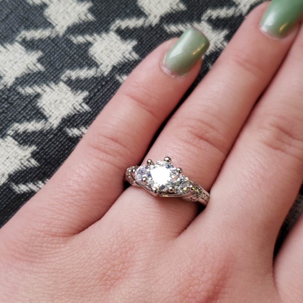 Gorgeous size 7 ring